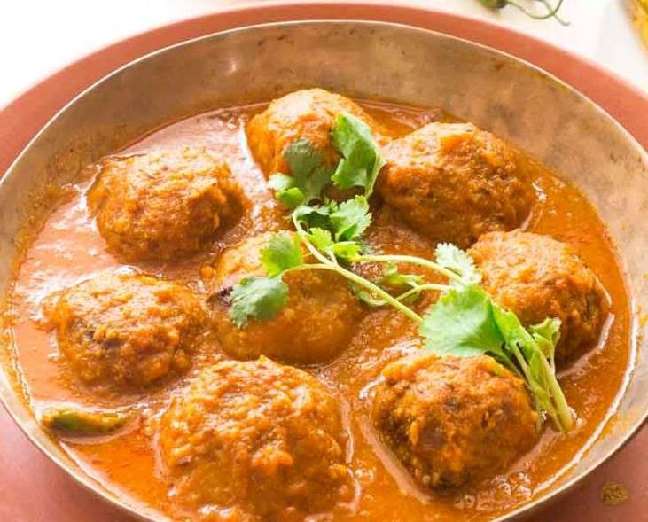 Kanchkolar Kofta curry